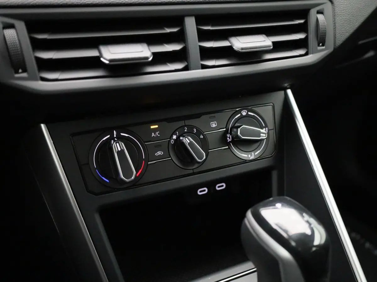 1.0 TSI Life Edition | Automaat | Apple Carplay of Android auto draadloos| Parkeersensoren voor & achter | Keyless entry/start | Achteruitrijcamera |