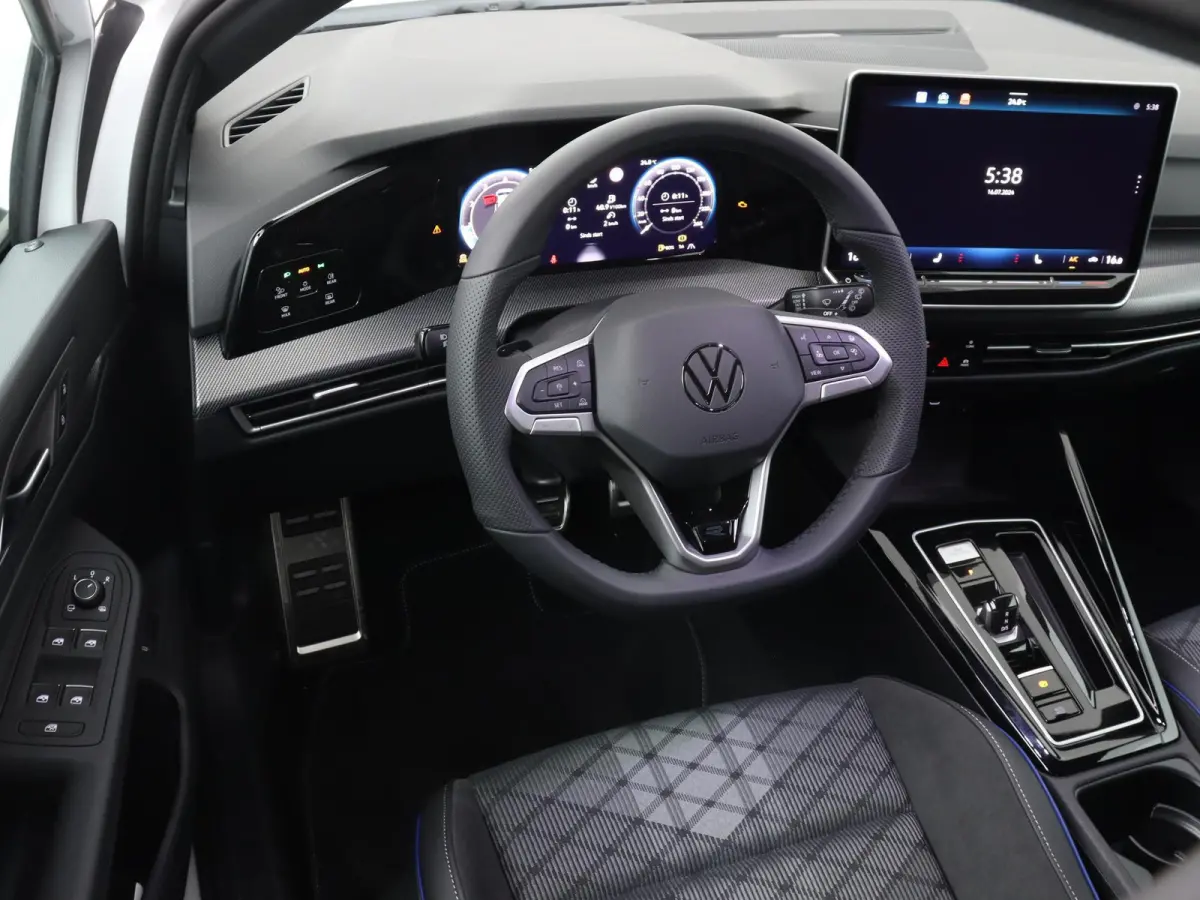 1.5 eTSI R-Line Edition 116 PK Automaat | Automaat | Apple Carplay draadloos | LED Matrix koplampen | Dodehoeksensoren | Camera | Climate control | Adaptieve cruise control |