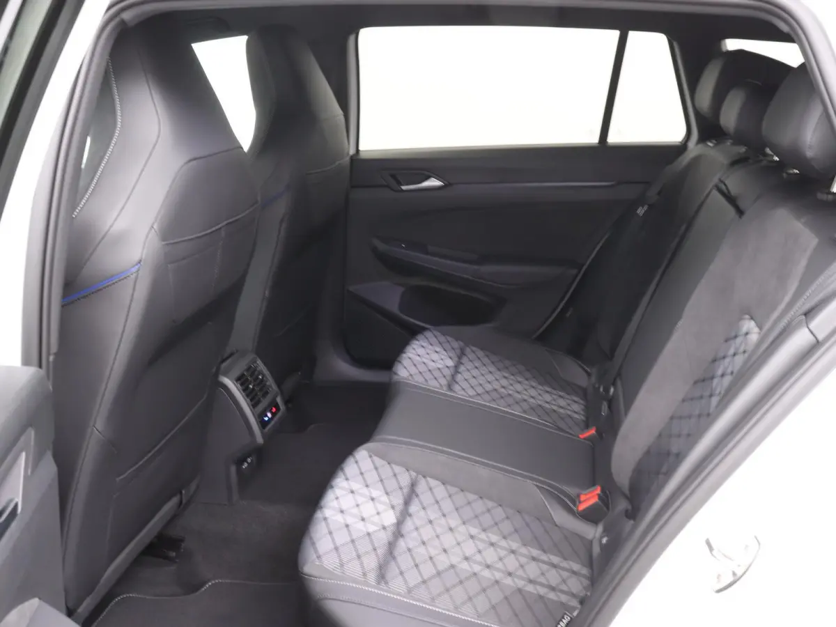 1.5 eTSI R-Line Edition 116 PK Automaat | Automaat | Apple Carplay draadloos | LED Matrix koplampen | Dodehoeksensoren | Camera | Climate control | Adaptieve cruise control |