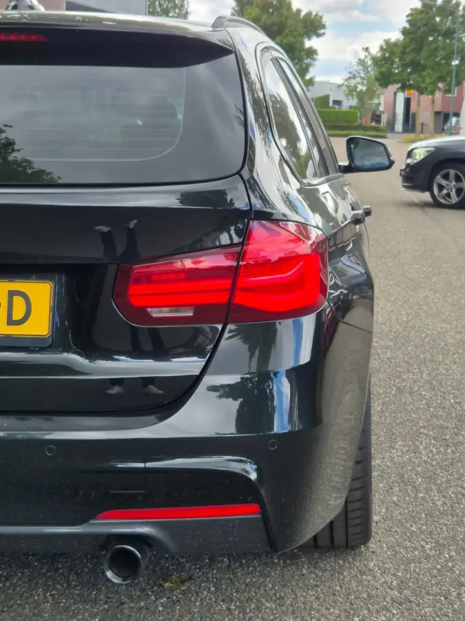 320i M Sport Edition Panorama Apple CarPlay Camera Head UP Hifi 19inch NAP NL