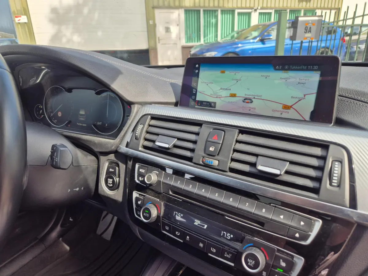 320i M Sport Edition Panorama Apple CarPlay Camera Head UP Hifi 19inch NAP NL