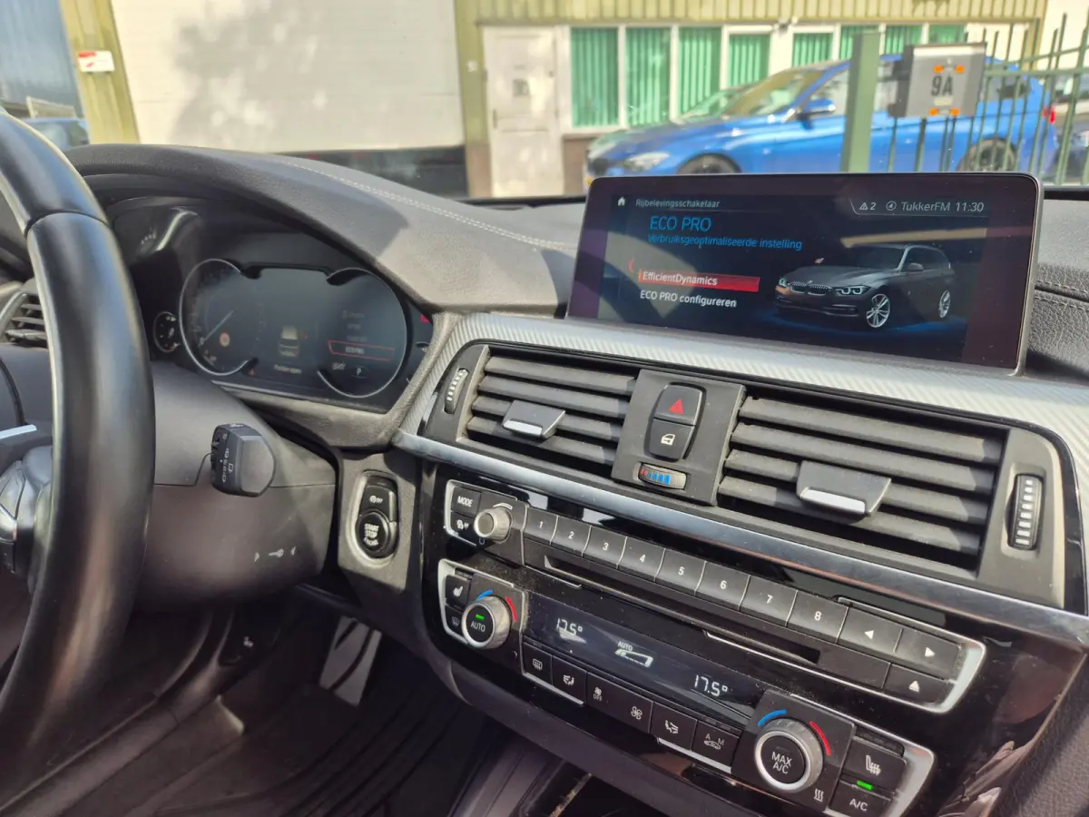 320i M Sport Edition Panorama Apple CarPlay Camera Head UP Hifi 19inch NAP NL