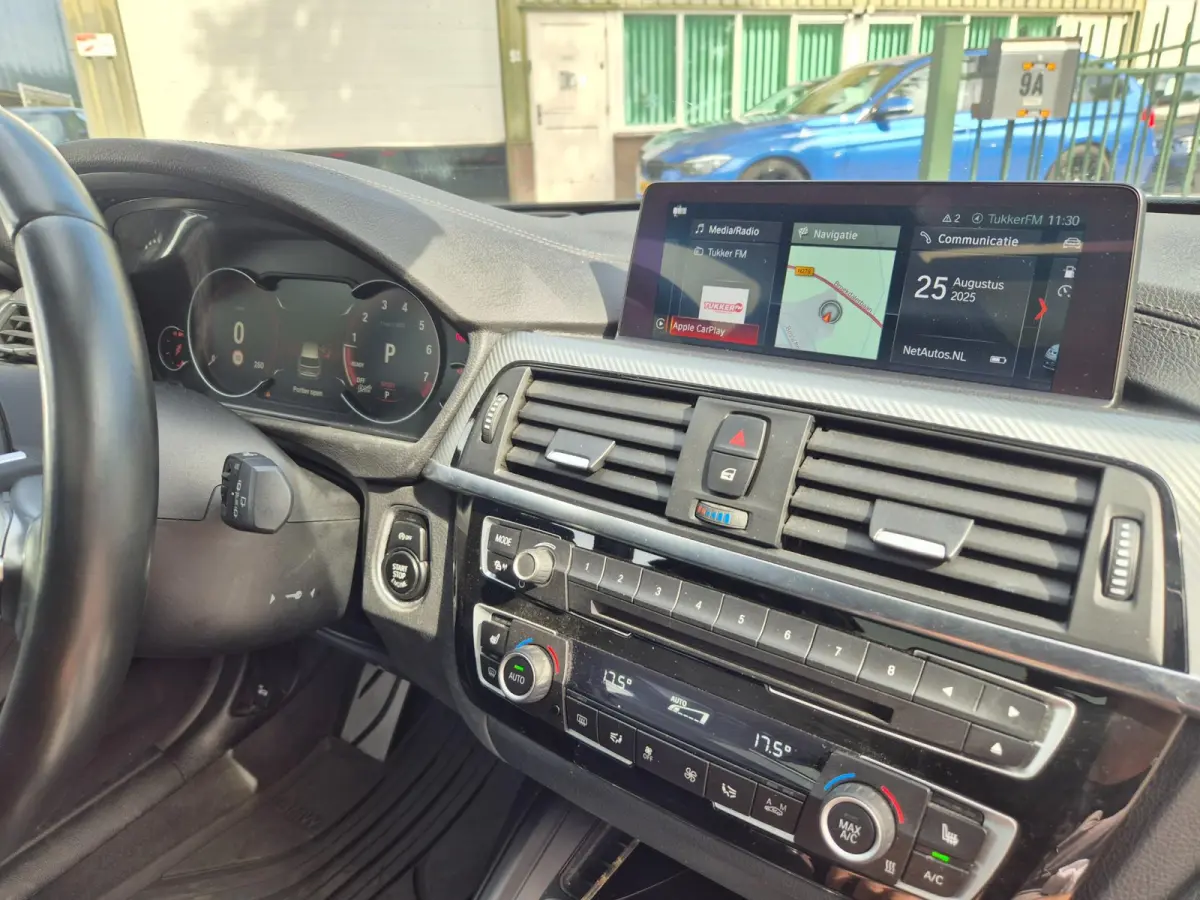 320i M Sport Edition Panorama Apple CarPlay Camera Head UP Hifi 19inch NAP NL
