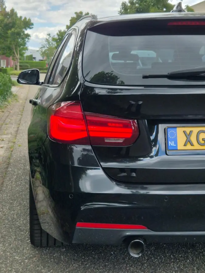 320i M Sport Edition Panorama Apple CarPlay Camera Head UP Hifi 19inch NAP NL