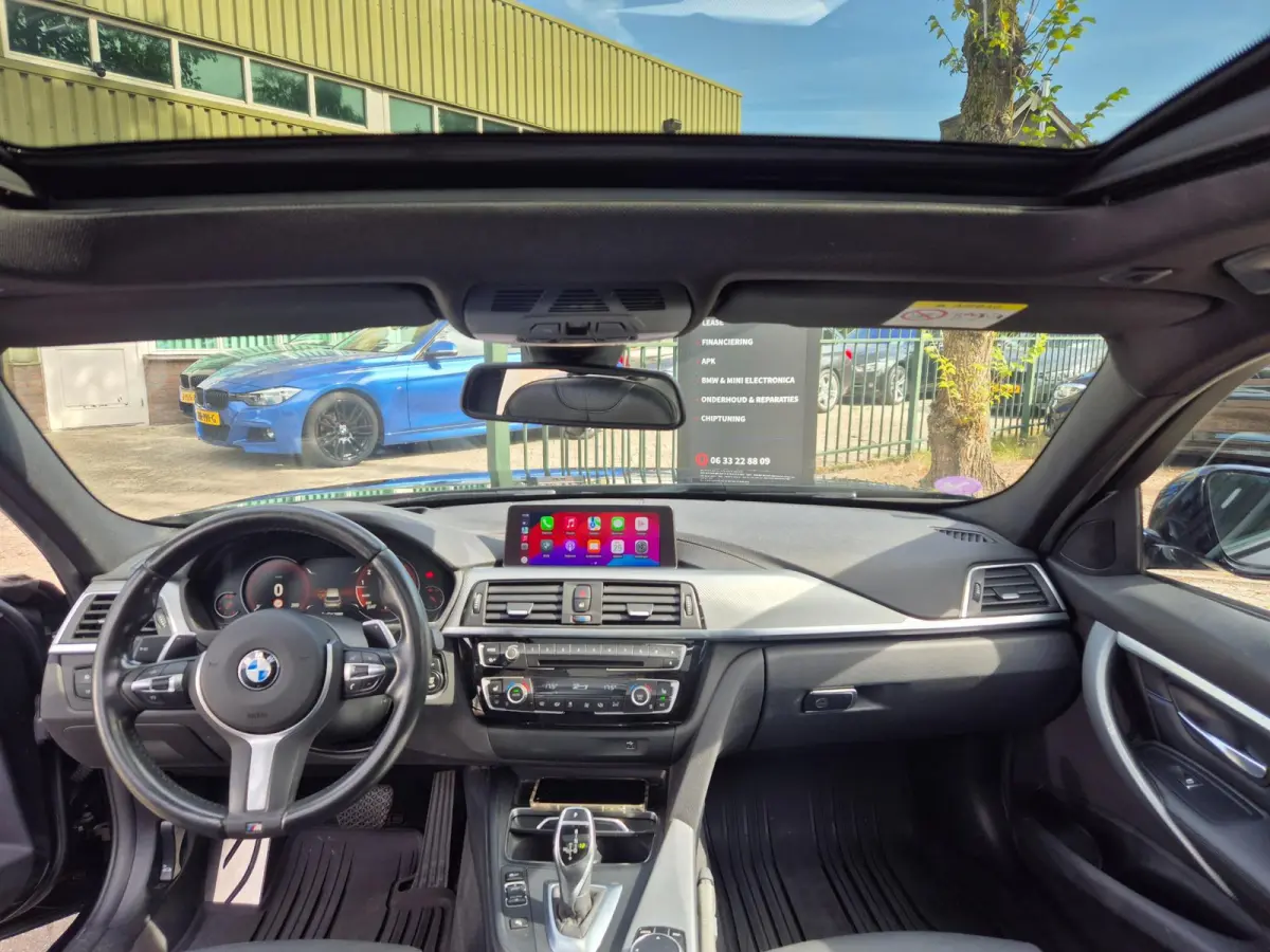320i M Sport Edition Panorama Apple CarPlay Camera Head UP Hifi 19inch NAP NL