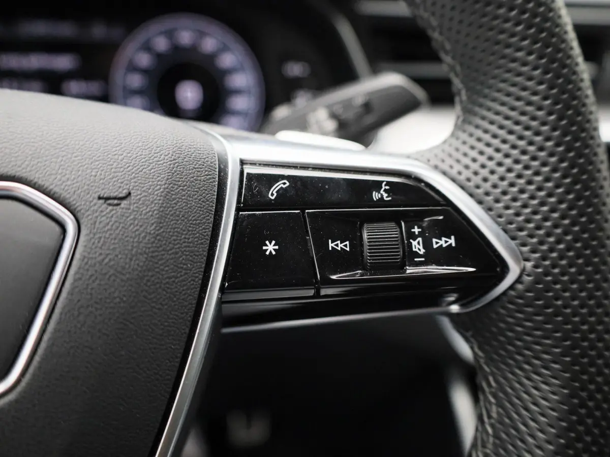 50 TFSI e quattro Pro Line S 299 PK l Adaptive cruise control | Navigatie | Bang & Olufsen | Climate Control l Head-up display l Uitgebreide voorverwarming + ventilatie | Apple Carplay | And