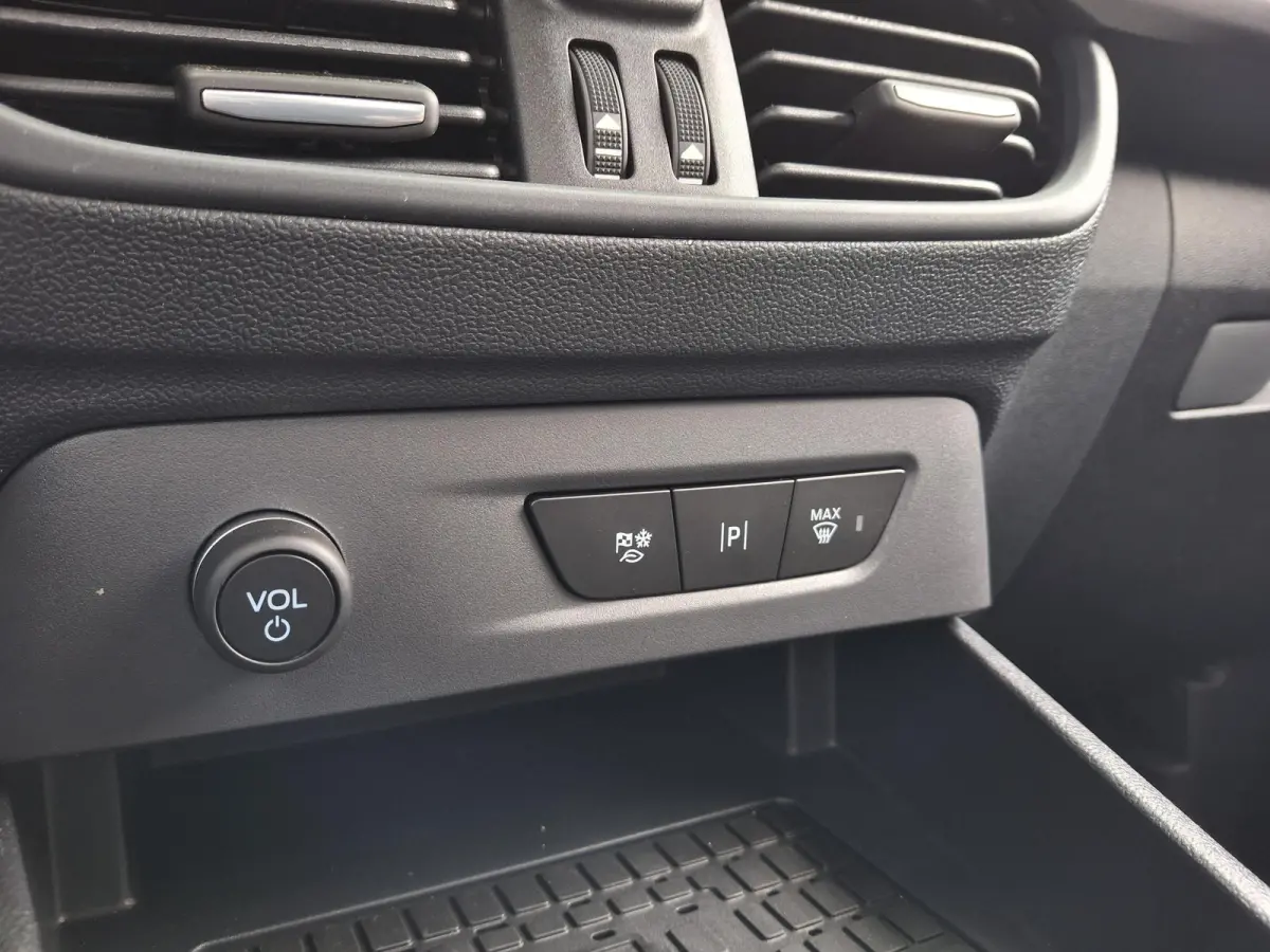EV Limited | €4100 Ford voordeel | 0.99% rente | Driverpack met Navigatie | Trekhaak | Laadvloerbescherming | Led Laadruimteverlichting | Camera | Adaptive Cruise |