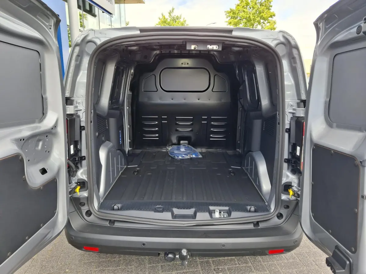 EV Limited | €4100 Ford voordeel | 0.99% rente | Driverpack met Navigatie | Trekhaak | Laadvloerbescherming | Led Laadruimteverlichting | Camera | Adaptive Cruise |