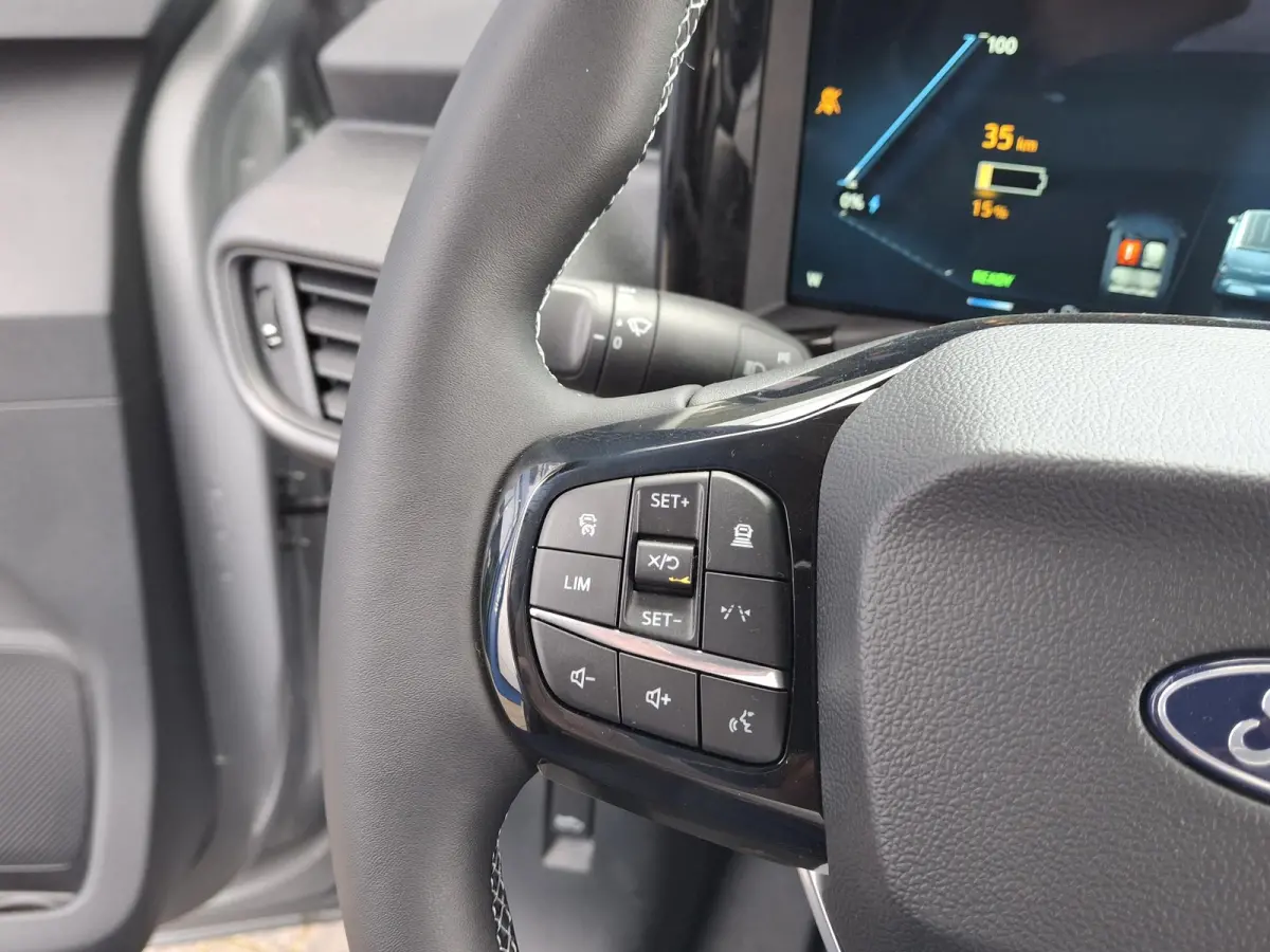 EV Limited | €4100 Ford voordeel | 0.99% rente | Driverpack met Navigatie | Trekhaak | Laadvloerbescherming | Led Laadruimteverlichting | Camera | Adaptive Cruise |