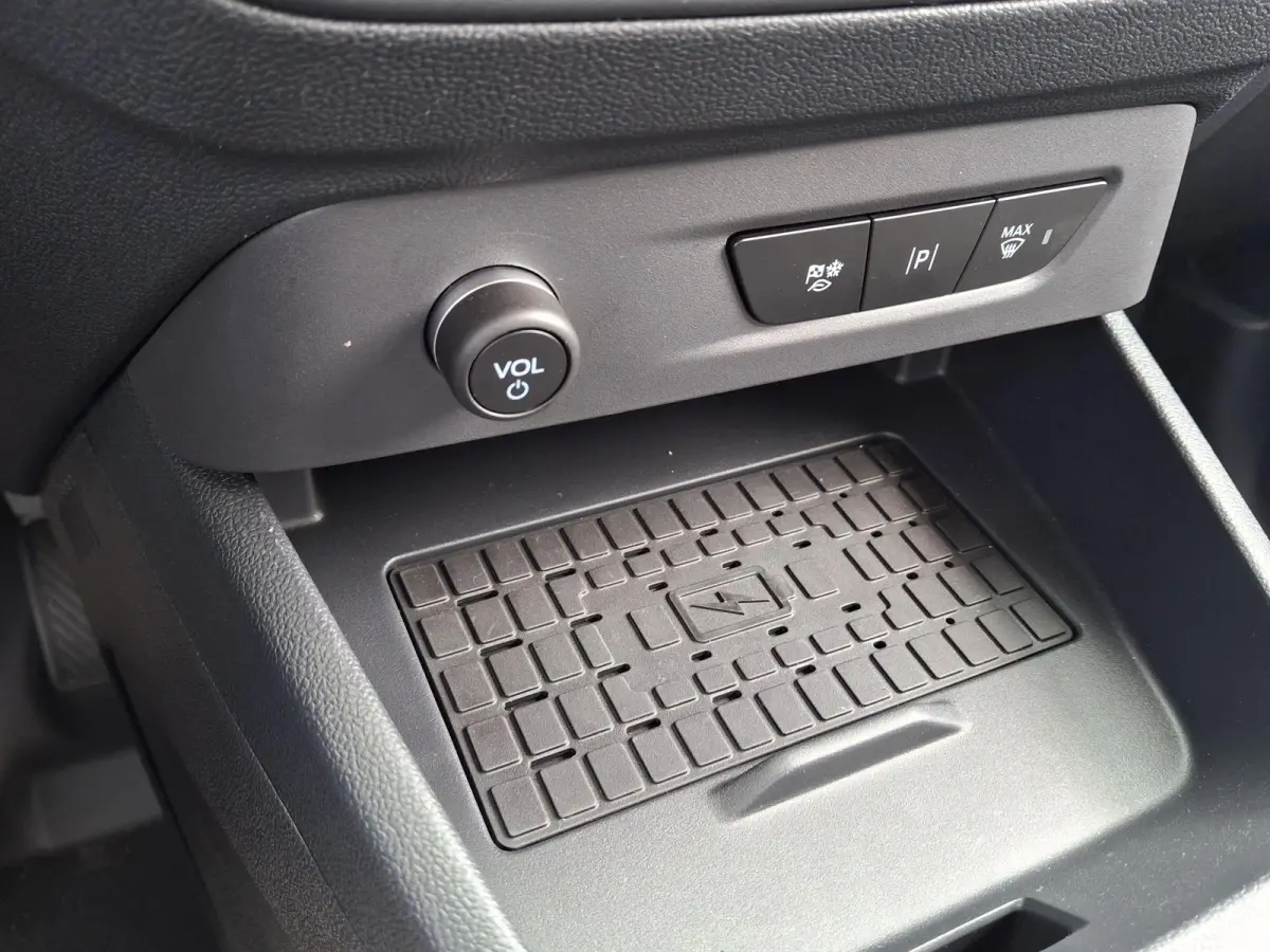 EV Limited | €4100 Ford voordeel | 0.99% rente | Driverpack met Navigatie | Trekhaak | Laadvloerbescherming | Led Laadruimteverlichting | Camera | Adaptive Cruise |