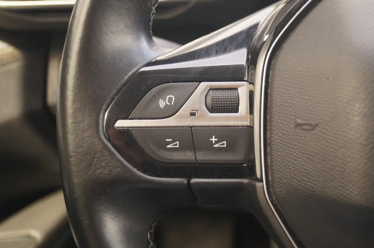 1.2 PureTech Blue Lease Allure -NAVI-ECC-