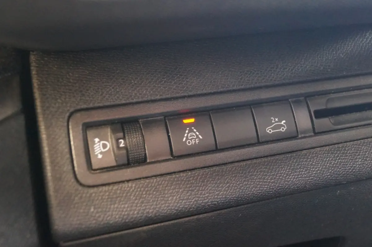 1.2 PureTech Blue Lease Allure -NAVI-ECC-