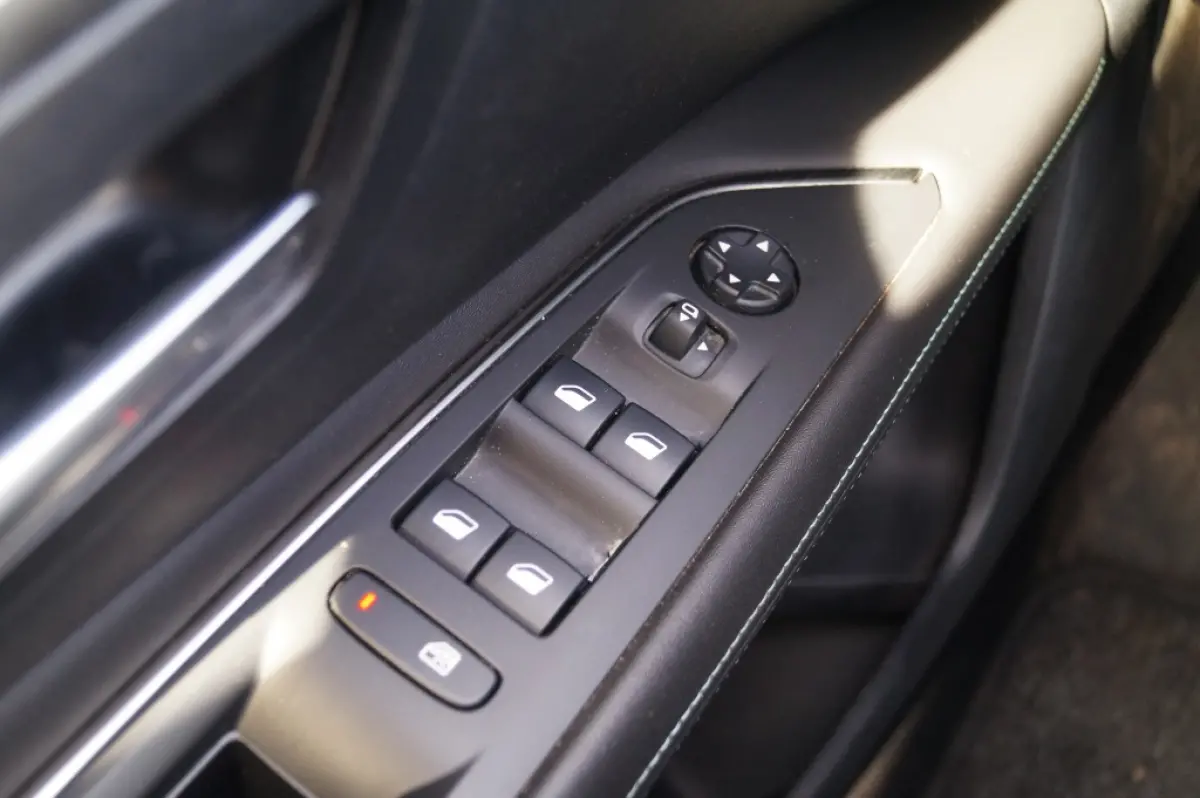 1.2 PureTech Blue Lease Allure -NAVI-ECC-