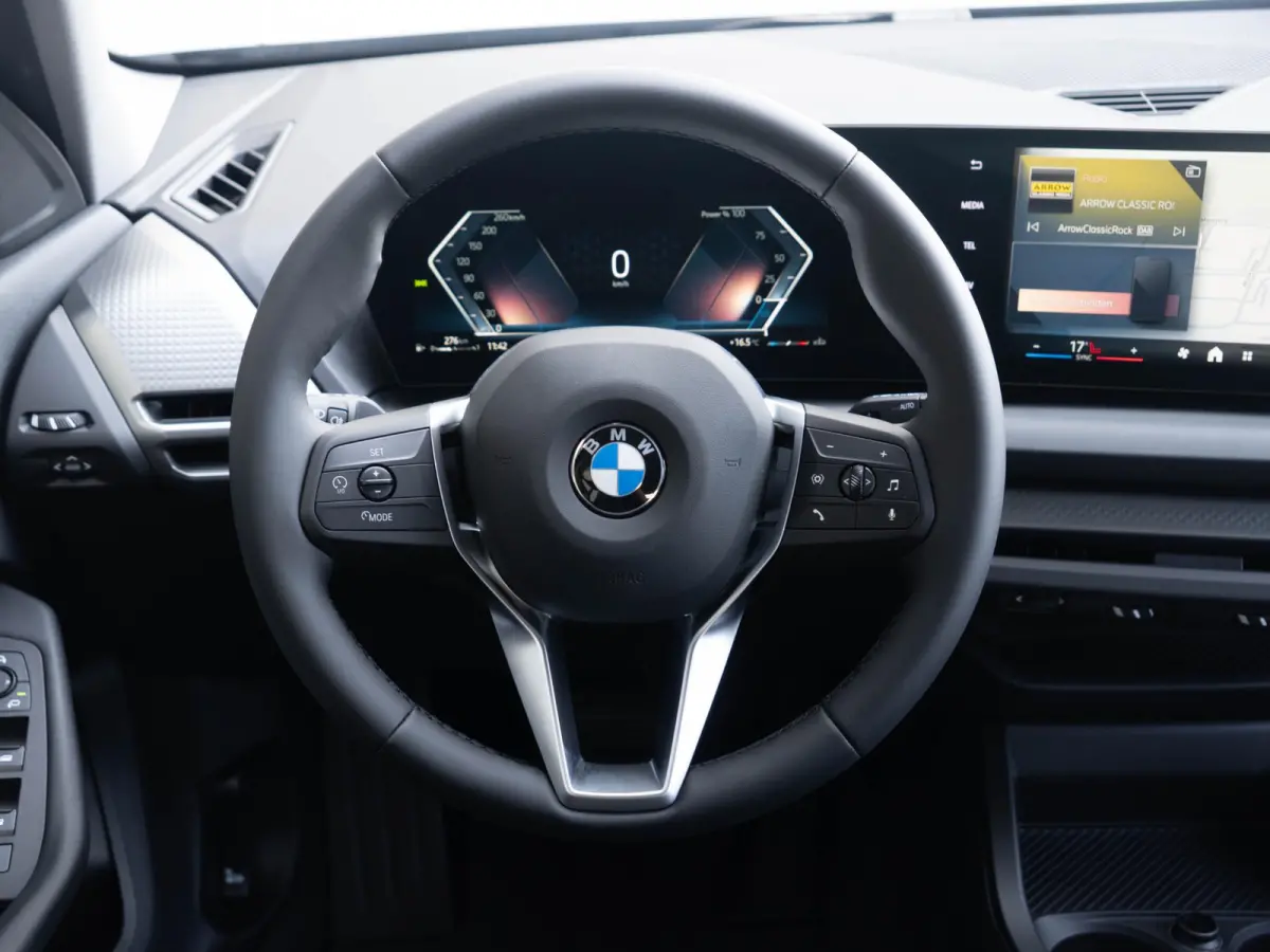 5-deurs 120 M Sport Design 18'' / Voorstoelen verwarmd / Driving Assistant / Parking Assistant