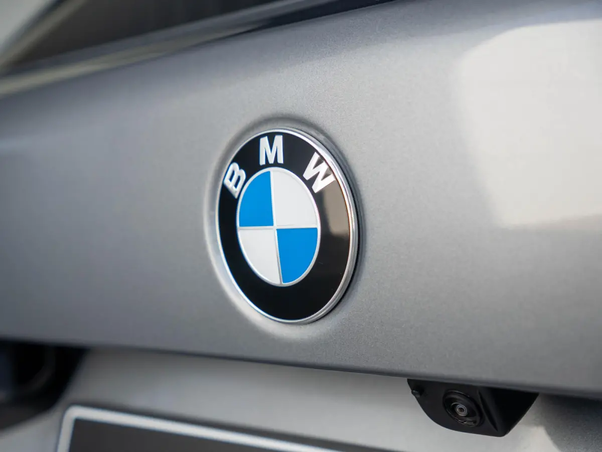 5-deurs 120 M Sport Design 18'' / Voorstoelen verwarmd / Driving Assistant / Parking Assistant