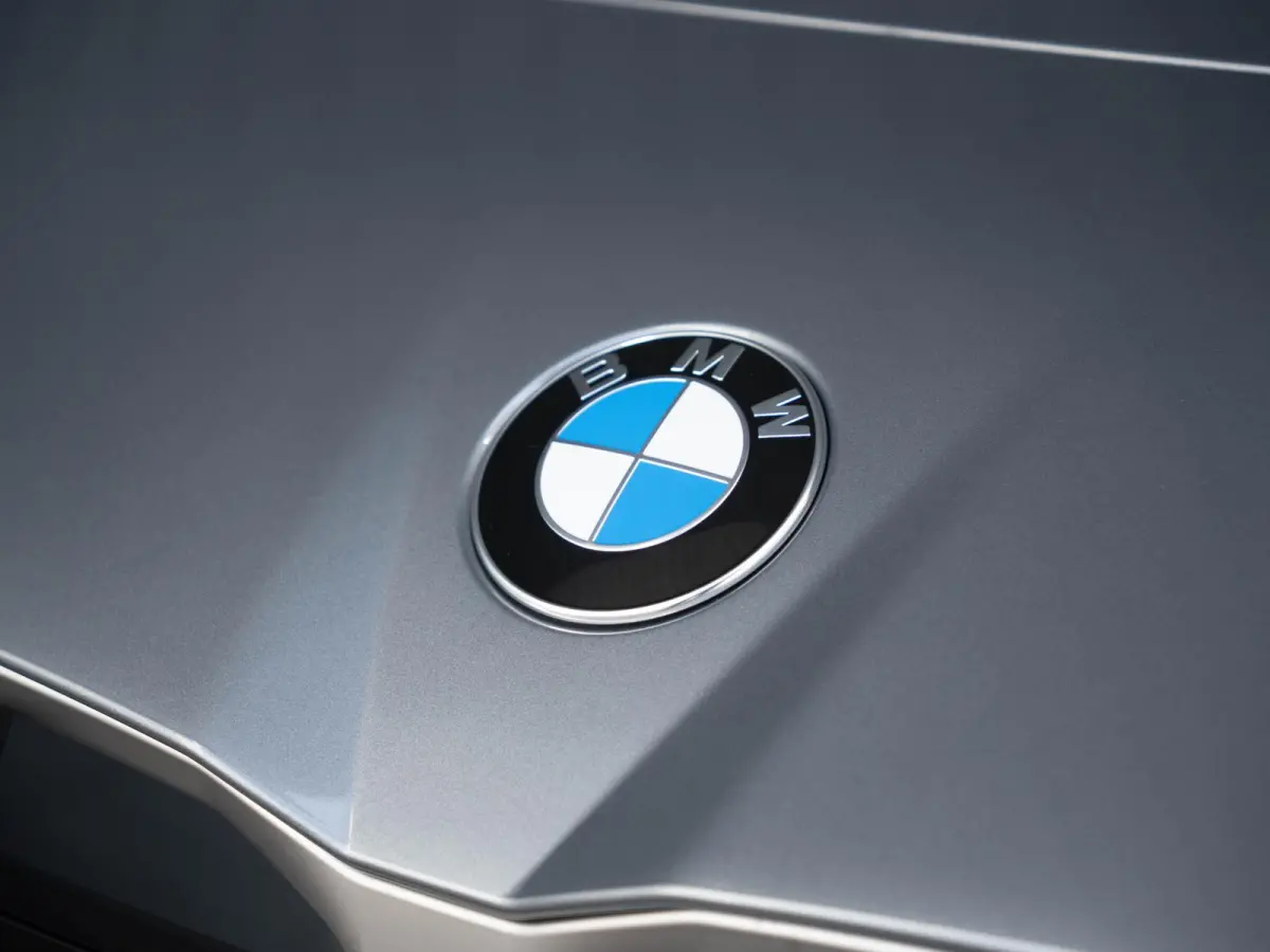 5-deurs 120 M Sport Design 18'' / Voorstoelen verwarmd / Driving Assistant / Parking Assistant