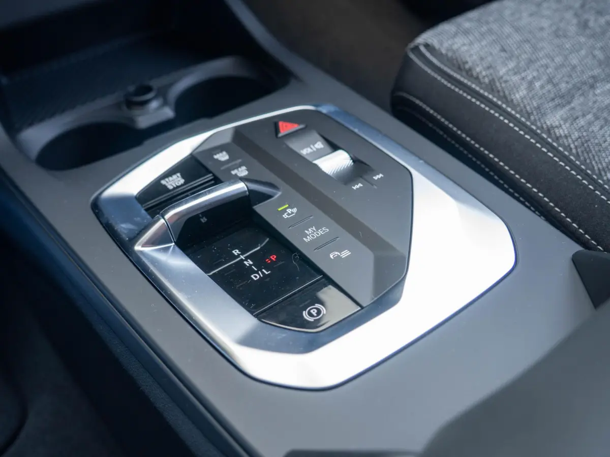 5-deurs 120 M Sport Design 18'' / Voorstoelen verwarmd / Driving Assistant / Parking Assistant