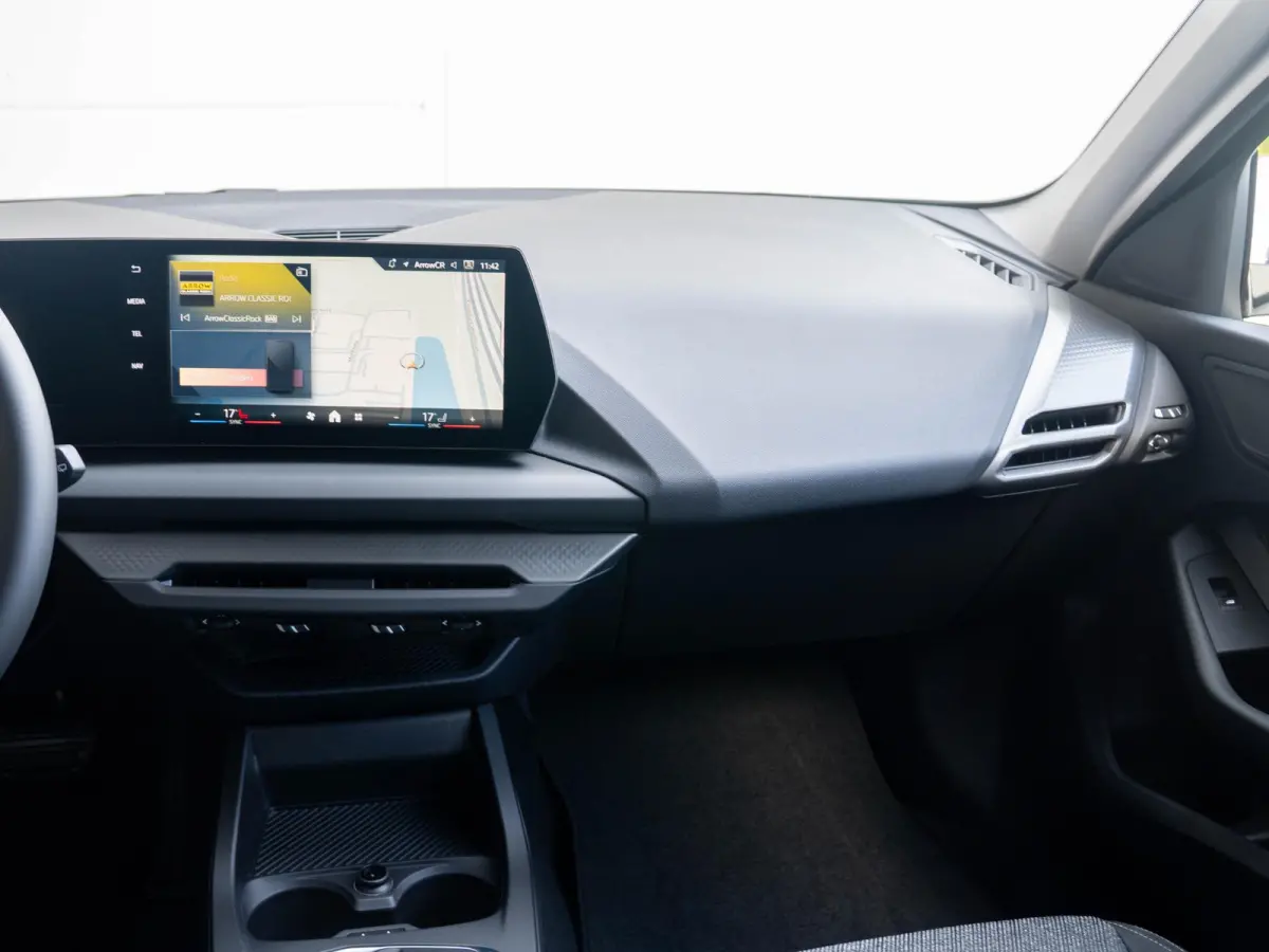 5-deurs 120 M Sport Design 18'' / Voorstoelen verwarmd / Driving Assistant / Parking Assistant
