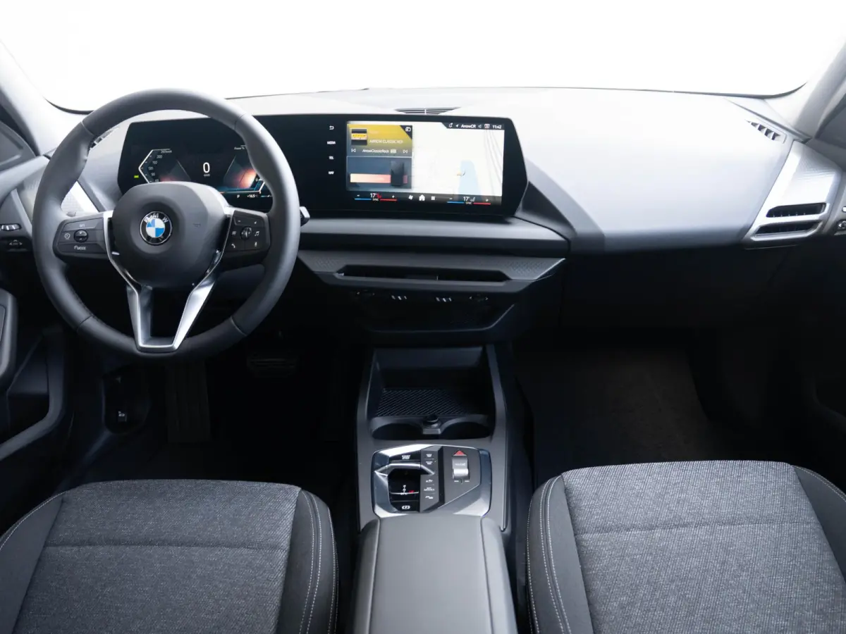 5-deurs 120 M Sport Design 18'' / Voorstoelen verwarmd / Driving Assistant / Parking Assistant