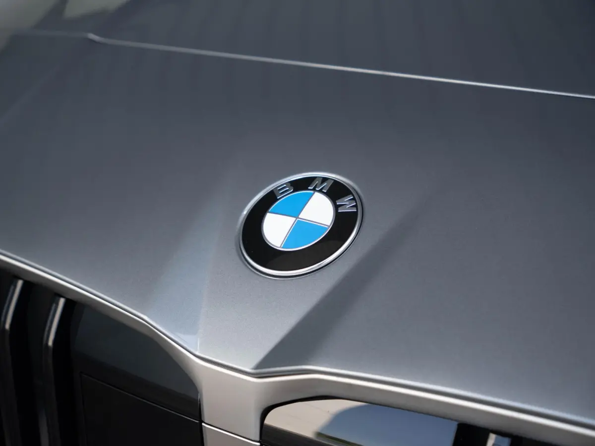 5-deurs 120 M Sport Design 18'' / Voorstoelen verwarmd / Driving Assistant / Parking Assistant