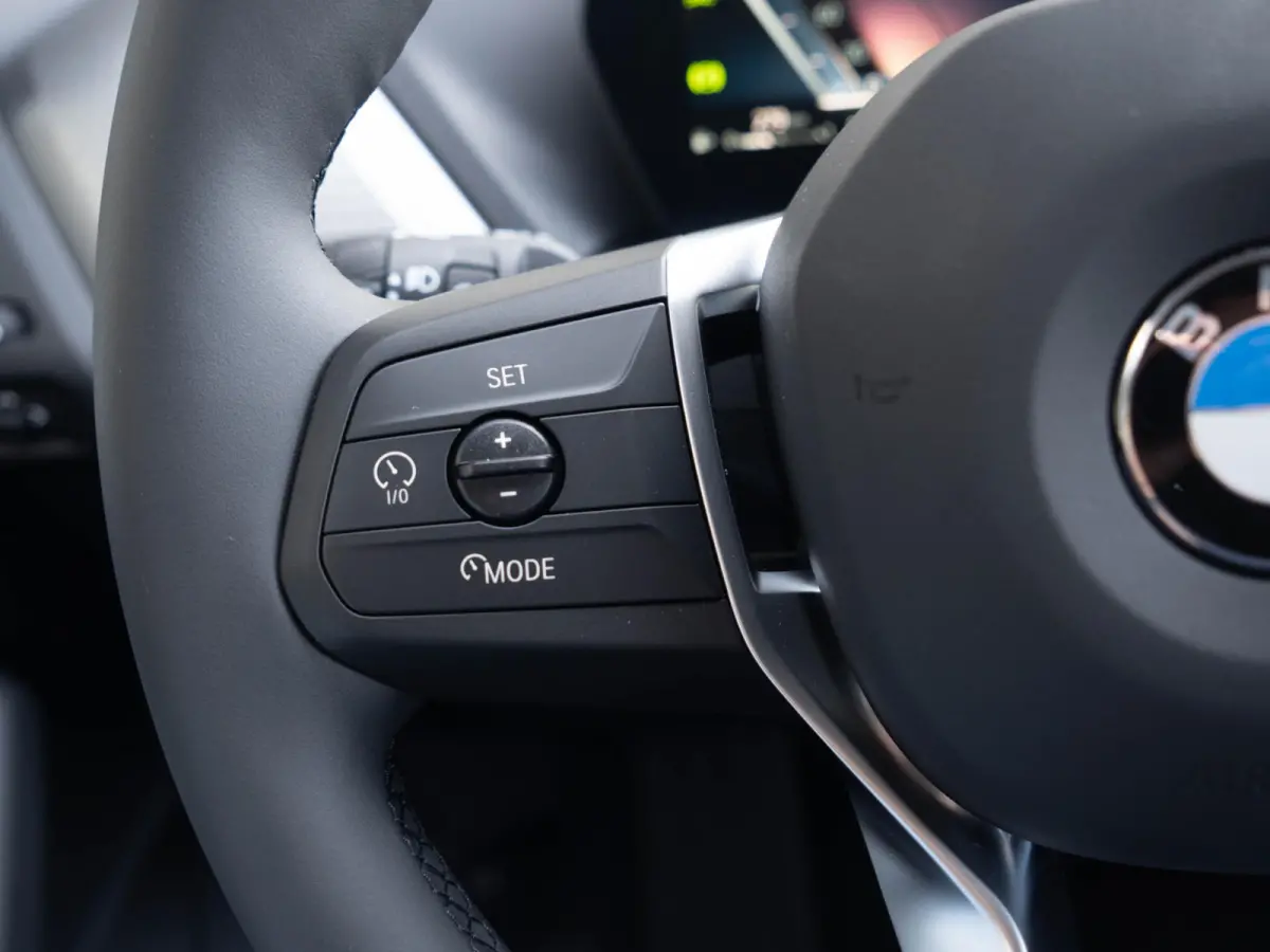 5-deurs 120 M Sport Design 18'' / Voorstoelen verwarmd / Driving Assistant / Parking Assistant