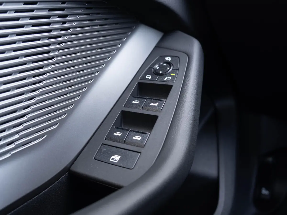 5-deurs 120 M Sport Design 18'' / Voorstoelen verwarmd / Driving Assistant / Parking Assistant