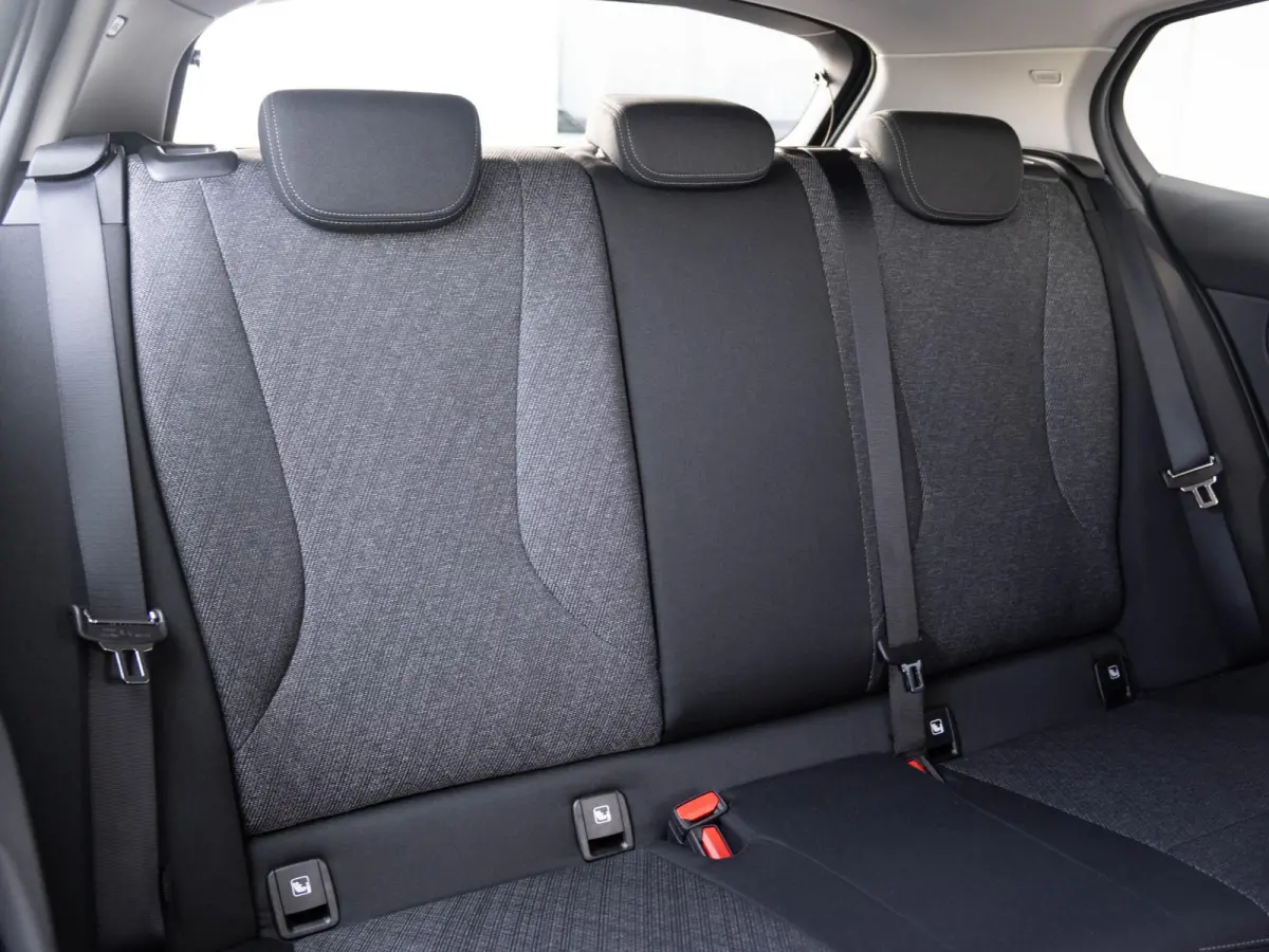 5-deurs 120 M Sport Design 18'' / Voorstoelen verwarmd / Driving Assistant / Parking Assistant