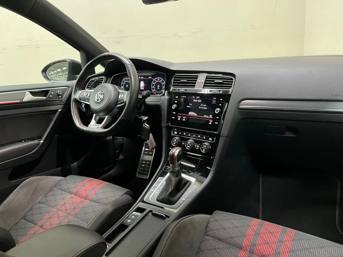 2.0 TSI GTI TCR / DCC / Akrapovic / 1ste eigenaar