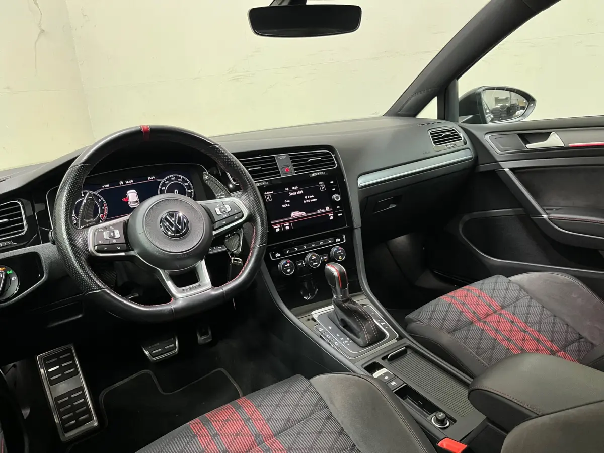 2.0 TSI GTI TCR / DCC / Akrapovic / 1ste eigenaar