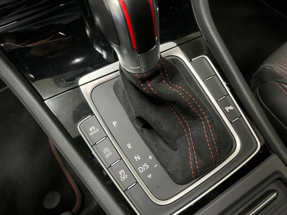2.0 TSI GTI TCR / DCC / Akrapovic / 1ste eigenaar