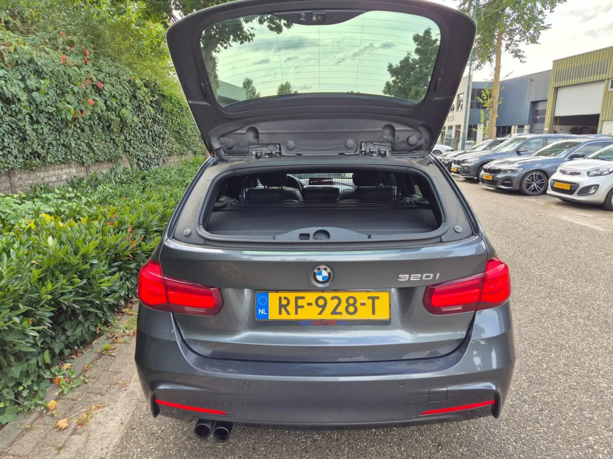 M Sport 1e EIG 100% Dealer Pano Cam Apple CarPlay Touring LED 19inch NL 320i High Executive