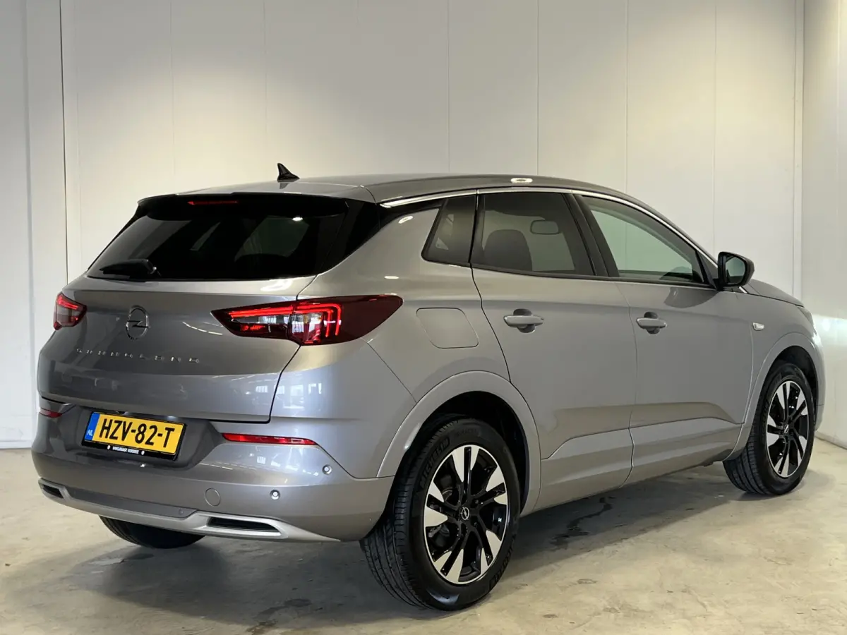 1.2 Turbo GS Line | Navigatie/Android/Apple Carplay | LM Velgen 18" | Achteruitrijcamera | Cruise Control | DAB | Airco |