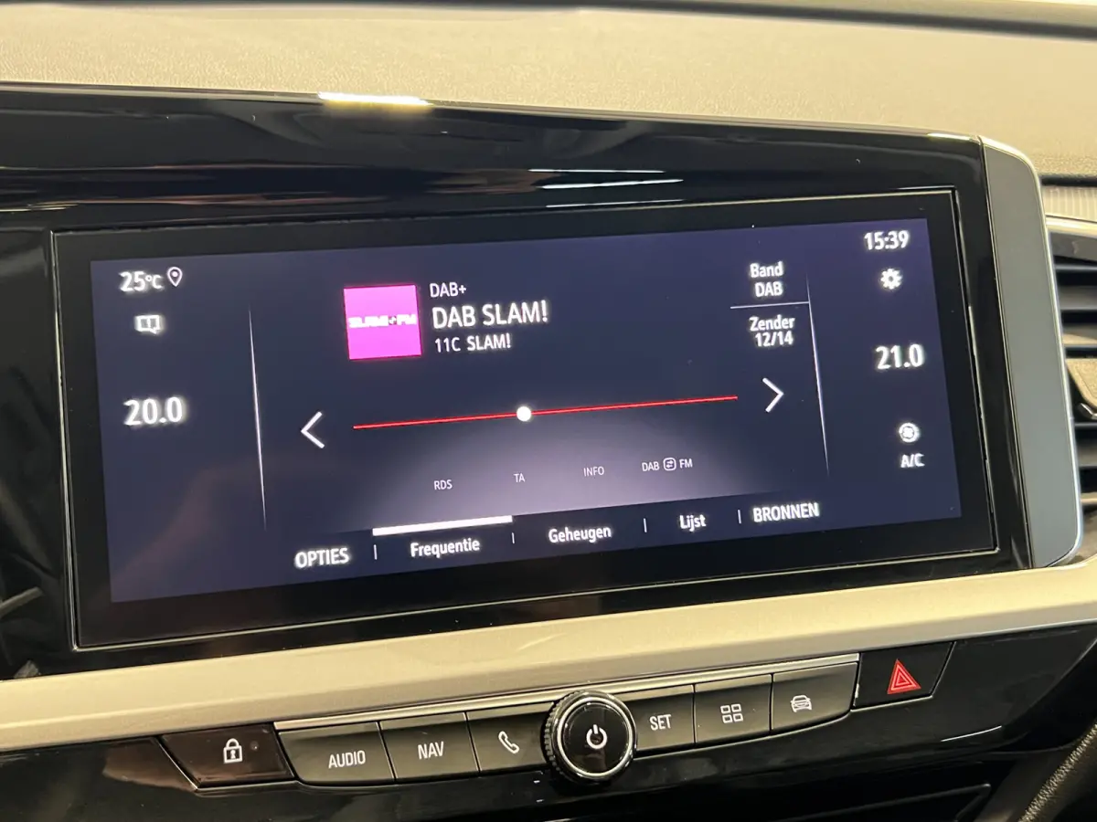 1.2 Turbo GS Line | Navigatie/Android/Apple Carplay | LM Velgen 18" | Achteruitrijcamera | Cruise Control | DAB | Airco |