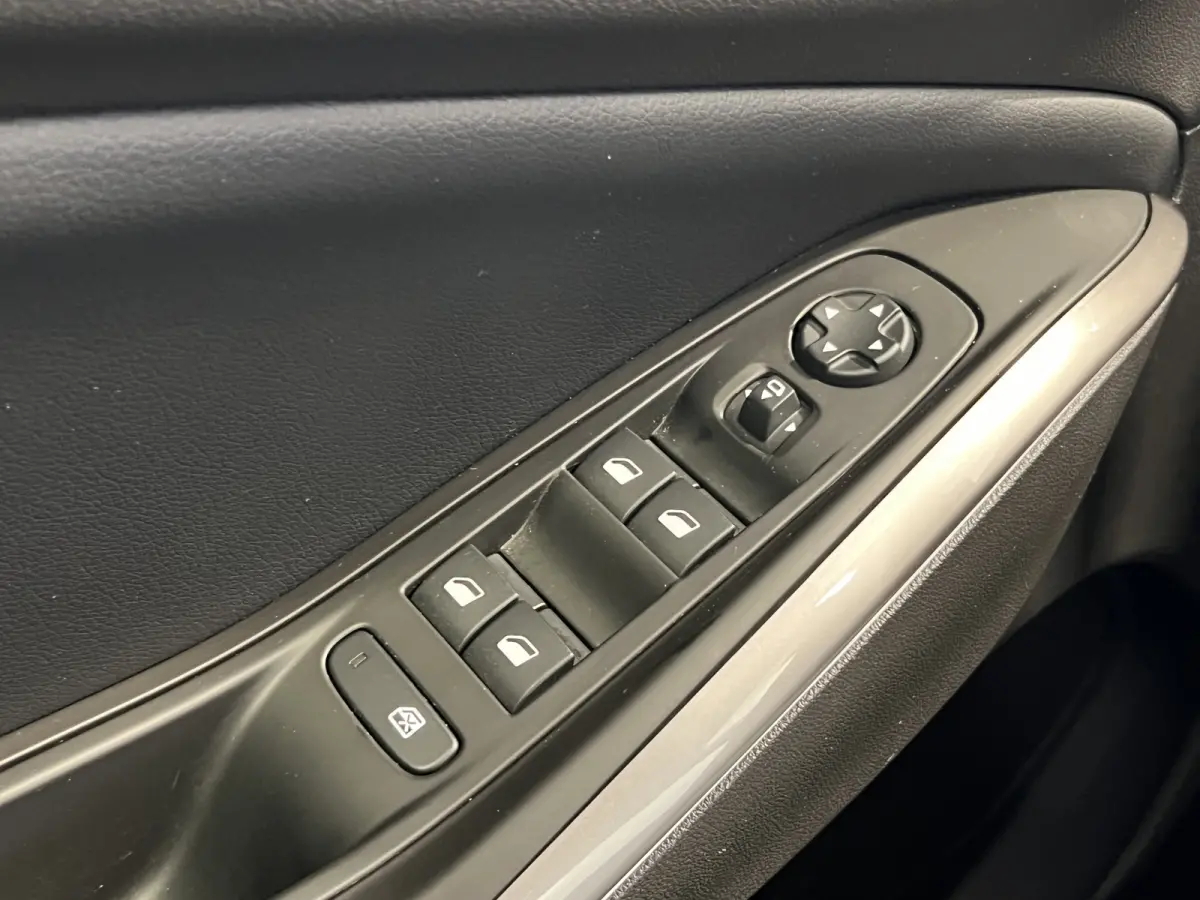 1.2 Turbo GS Line | Navigatie/Android/Apple Carplay | LM Velgen 18" | Achteruitrijcamera | Cruise Control | DAB | Airco |