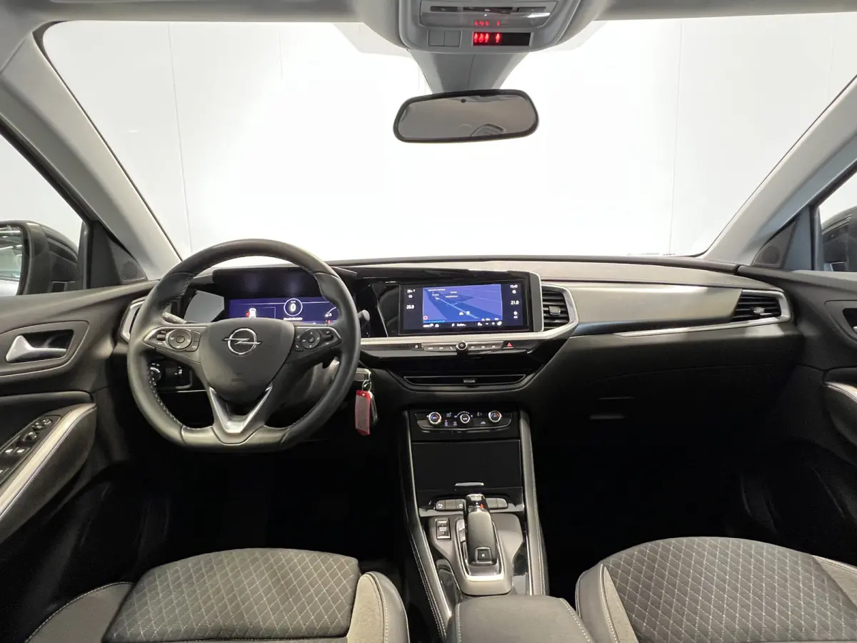 1.2 Turbo GS Line | Navigatie/Android/Apple Carplay | LM Velgen 18" | Achteruitrijcamera | Cruise Control | DAB | Airco |