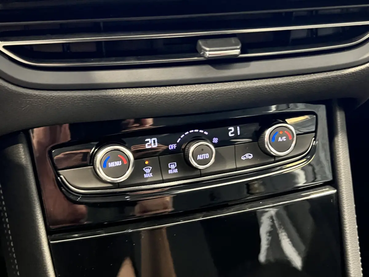 1.2 Turbo GS Line | Navigatie/Android/Apple Carplay | LM Velgen 18" | Achteruitrijcamera | Cruise Control | DAB | Airco |