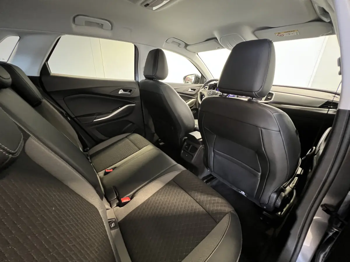 1.2 Turbo GS Line | Navigatie/Android/Apple Carplay | LM Velgen 18" | Achteruitrijcamera | Cruise Control | DAB | Airco |