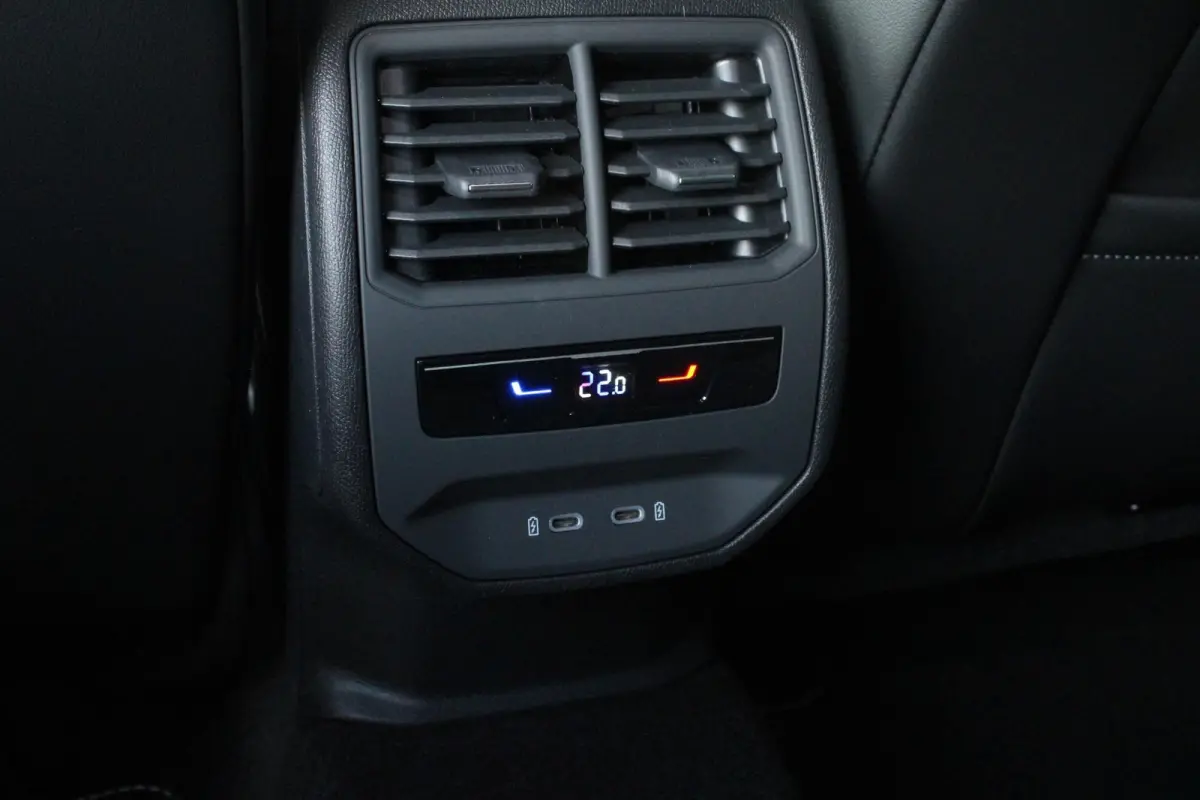 1.5 TSI e-Hybrid 204pk FR PHEV First Edition | 18" Velgen | Dodehoek Detectie | Adaptive Cruise