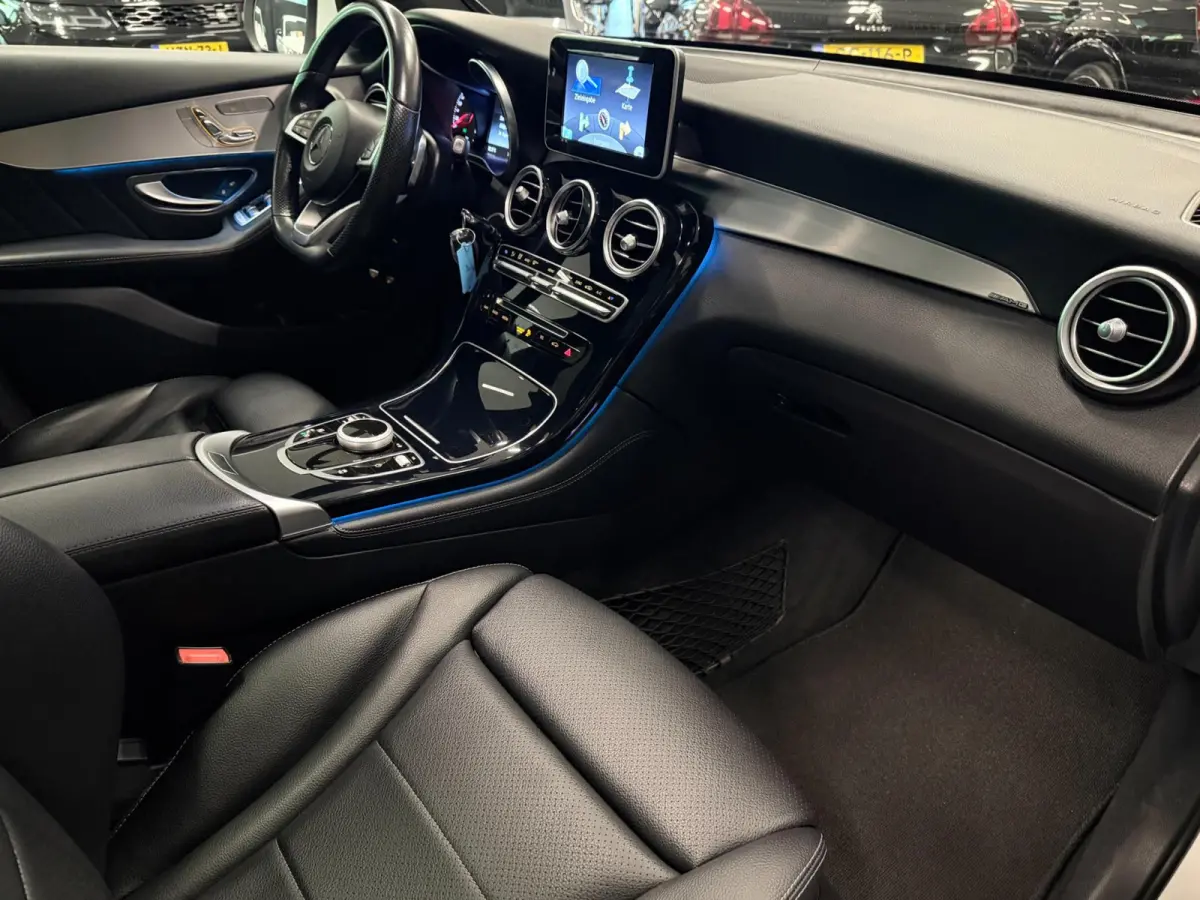 250 4MATIC AMG PANO/NAVI/LEDER/LED/CAM/ECC/PDC/CRUISE/STOEL-M///