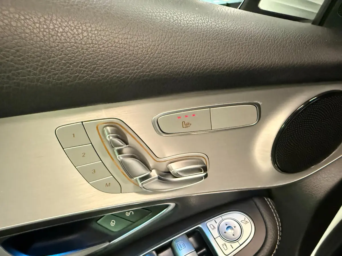 250 4MATIC AMG PANO/NAVI/LEDER/LED/CAM/ECC/PDC/CRUISE/STOEL-M///
