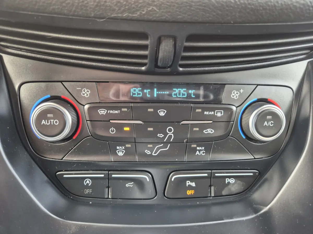 1.5 EcoBoost Titanium ,airco,cruise,applecarplay/android,navigatie/camera,parkeersensoren,trekhaak,