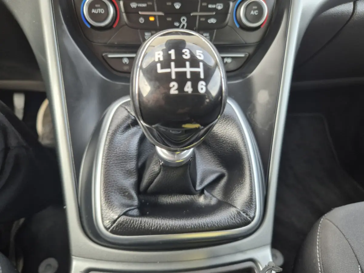 1.5 EcoBoost Titanium ,airco,cruise,applecarplay/android,navigatie/camera,parkeersensoren,trekhaak,