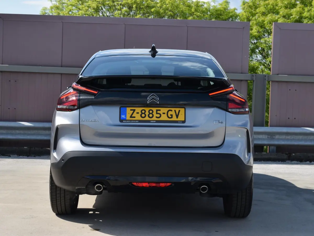 1.2 Puretech Plus | NAVIGATIE & CARPLAY | ACHTERUITRIJCAMERA MET SENSOREN | E.C.C. |