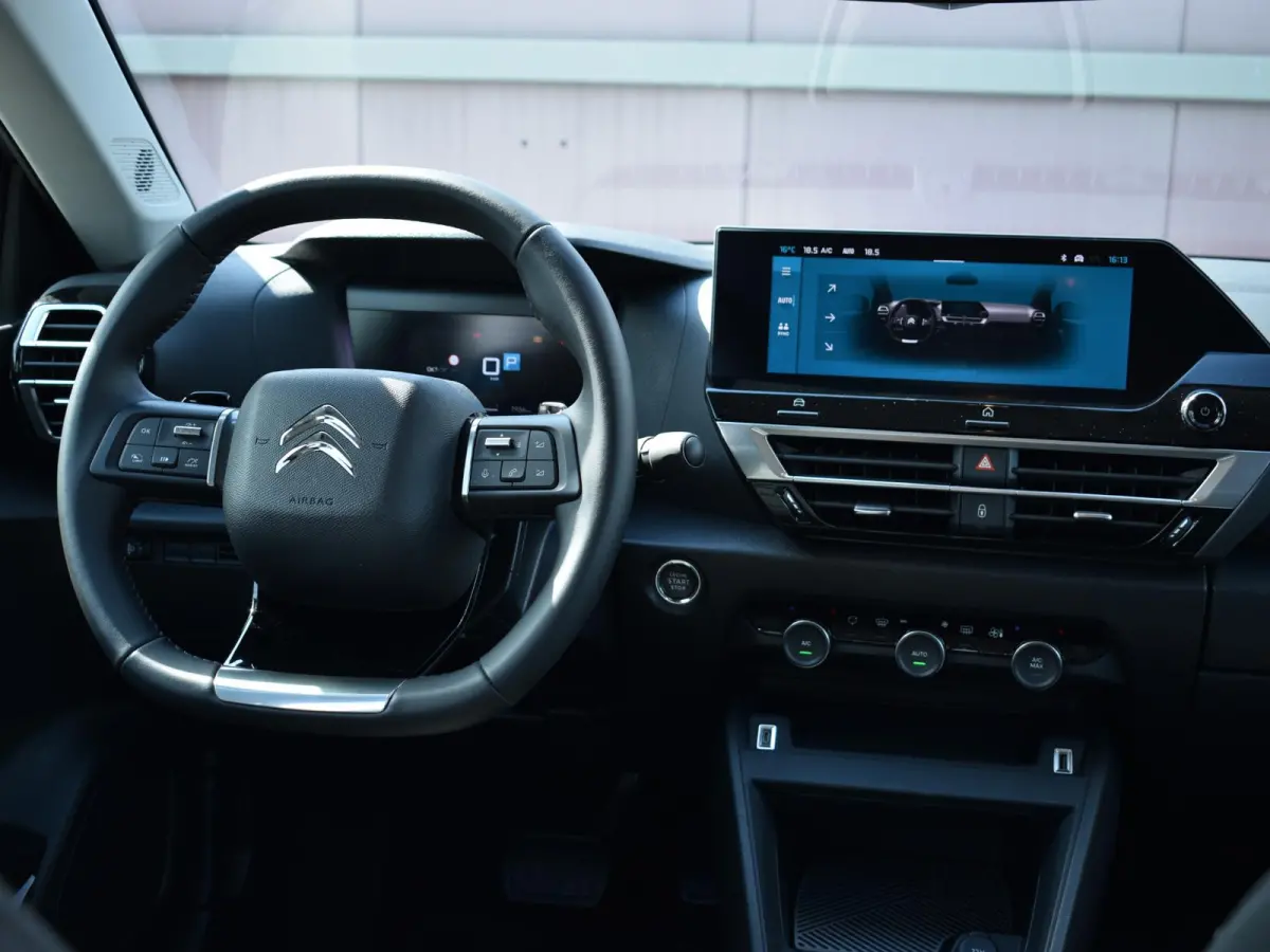 1.2 Puretech Plus | NAVIGATIE & CARPLAY | ACHTERUITRIJCAMERA MET SENSOREN | E.C.C. |