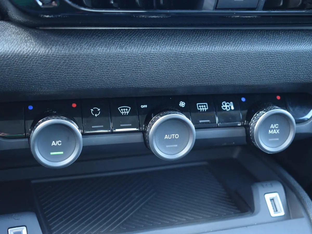 1.2 Puretech Plus | NAVIGATIE & CARPLAY | ACHTERUITRIJCAMERA MET SENSOREN | E.C.C. |