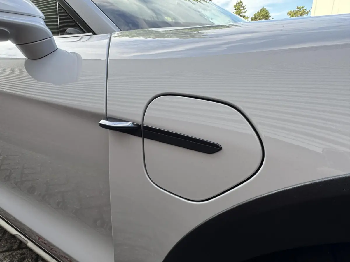4 S 93 kWh 572 PK|Btw Auto!|IJsgrijs Metallic|Bijrijder display|Head-up|Zeer exclusief: Leder-alcantara bekleding|Stoelkoeling/verwarming+stuur|Sport Chrono|Panorama dak|Adaptive Cruise|perf