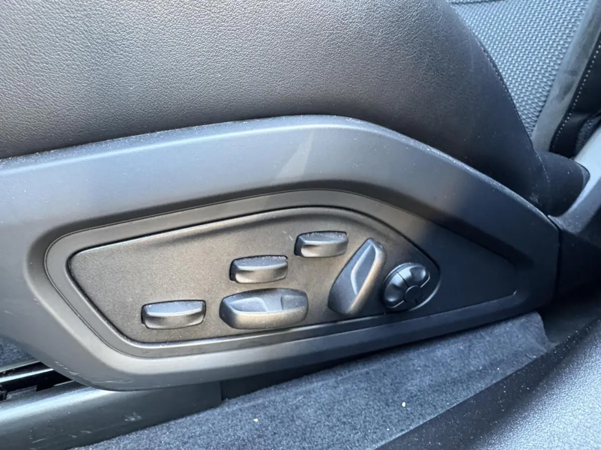 4 S 93 kWh 572 PK|Btw Auto!|IJsgrijs Metallic|Bijrijder display|Head-up|Zeer exclusief: Leder-alcantara bekleding|Stoelkoeling/verwarming+stuur|Sport Chrono|Panorama dak|Adaptive Cruise|perf