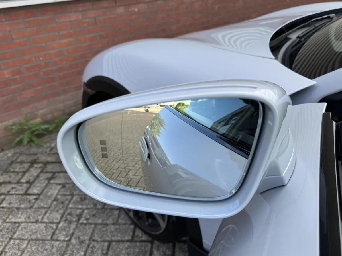 4 S 93 kWh 572 PK|Btw Auto!|IJsgrijs Metallic|Bijrijder display|Head-up|Zeer exclusief: Leder-alcantara bekleding|Stoelkoeling/verwarming+stuur|Sport Chrono|Panorama dak|Adaptive Cruise|perf