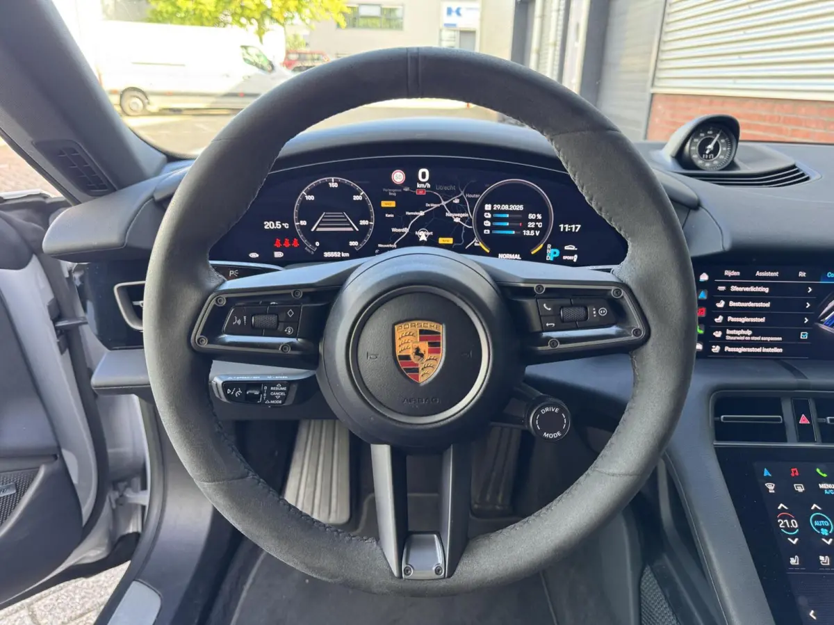 4 S 93 kWh 572 PK|Btw Auto!|IJsgrijs Metallic|Bijrijder display|Head-up|Zeer exclusief: Leder-alcantara bekleding|Stoelkoeling/verwarming+stuur|Sport Chrono|Panorama dak|Adaptive Cruise|perf