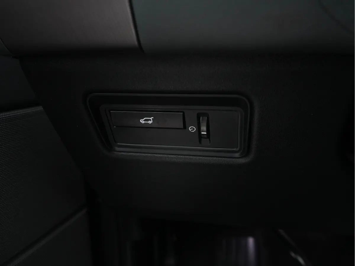 3.0 TDV6 HSE Dynamic [ 7-Pers ] Aut. *PANO | LEATHER | BI-XENON | NAVI-FULLMAP | CAMERA | CRUISE | HEAD-UP | MEMORY-PACK | HEATED-COMFORTSEATS | PRIVACY-GLASS | SHIFT-PADDLES | TOWBAR | 20"A